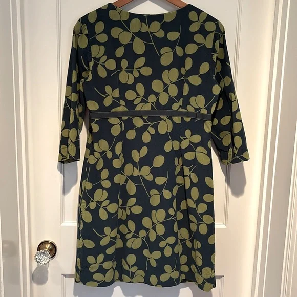 Boden 100% cotton scoop neck corduroy dress with leaf print in blue and green - Picture 6 of 16